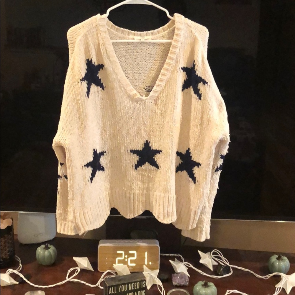 Entro size Large distressed sweater